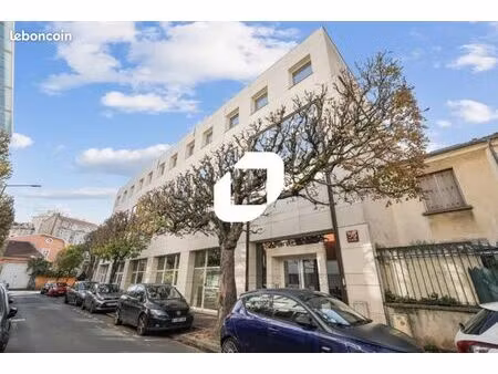 bureaux 687 m²