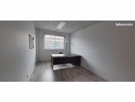 bureau refait à neuf de 17 m2