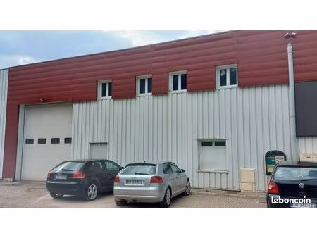 local industriel 368 m²