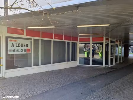 local commercial 149 m²