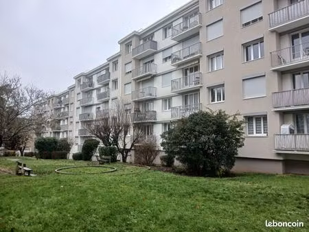 très bel appartement dans résidence tranquille