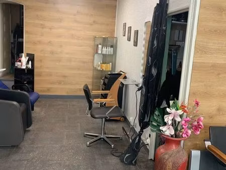 à vendre salon de coiffure avec appartement