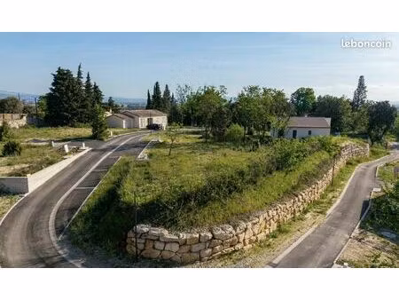 terrain 688 m² bourg saint andeol