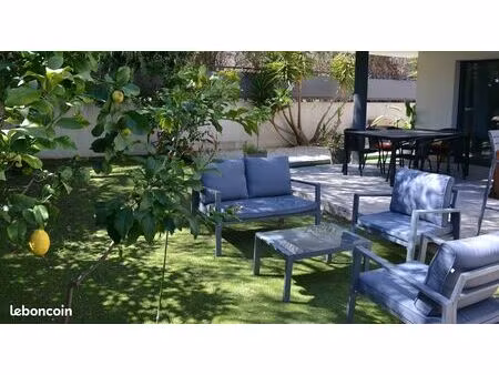 “rare valescure – t3 rdj 70 m² + terrasse 30 m² + jardin 120 m² + garage”