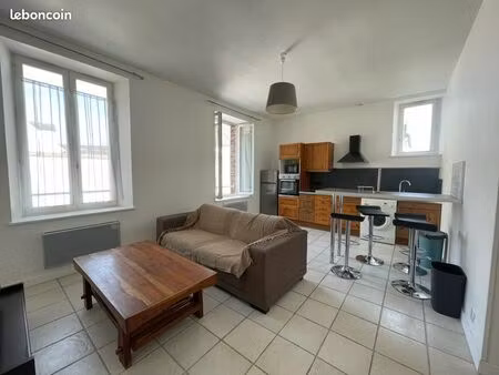 appartement t2 proche centre-ville sens résidence calme