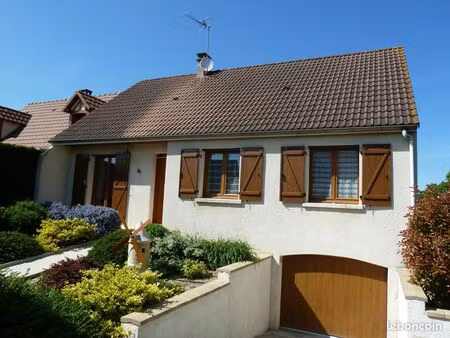 joli pavillon de 80 m2 sur terrain clos de 740 m2  en très bon état