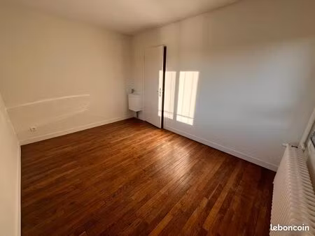 plus qu’un seul bureau disponible à l’espace santé