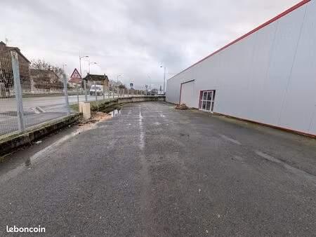 local commercial 470m2