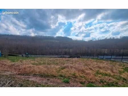 terrain constructible +parcelle bois avec rivière et ruisseau