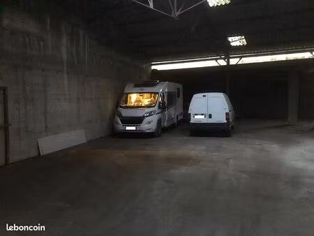 garage camping-car  van  caravane  voiture...
