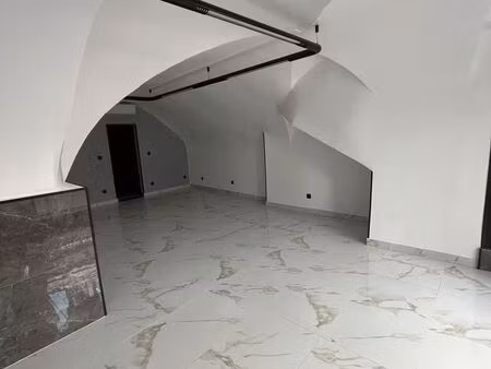 local commercial à louer 95 m² climatisé avec vitrine