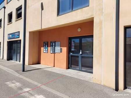 local professionnel  commercial ou bureau 65 m² – pôle médical services