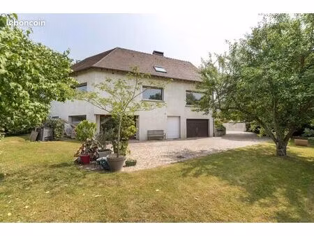 maison 8 pièces 237 m²