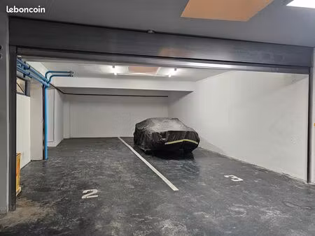 box 50m2 centre ville toulon en rdc