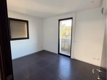 sous-location cabinet bien-être / esthétique avec vue mer – sanary le baou