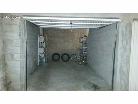 grand garage 16.5m² avec grenier