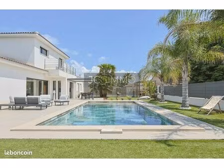 villa 5 pièces 200 m²