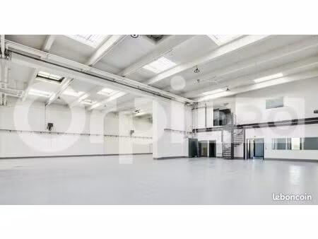 local d'activité 788 m²