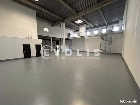 local d'activité 589 m²