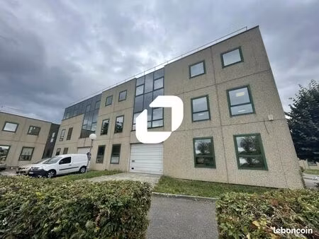 local d'activité 1 334 m²