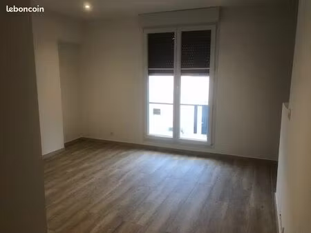 appartement t2 avec cuisine équipée et parking à l'année – fréjus  bd. de la mer