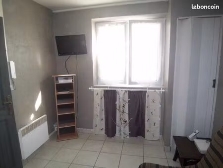 studette meublee et toute equipee entre hyeres et toulon