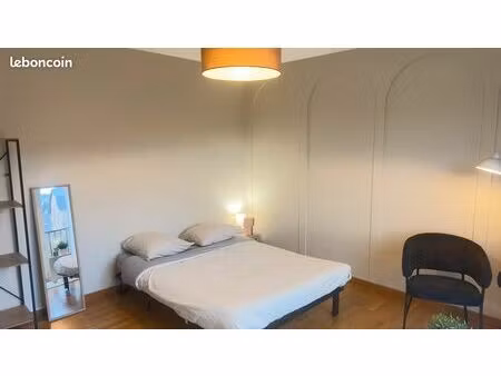 t1 rénové avec balcon  ascenseur et parking