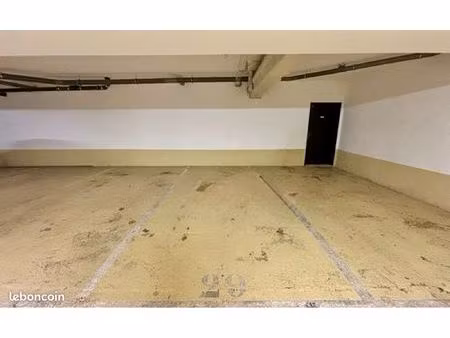 vends parking hyper centre antony