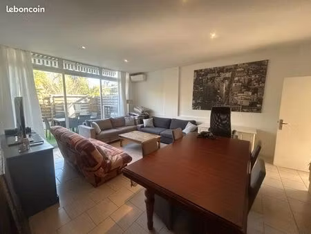 location saison appartement 2 chambres port-cogolin 80 m2