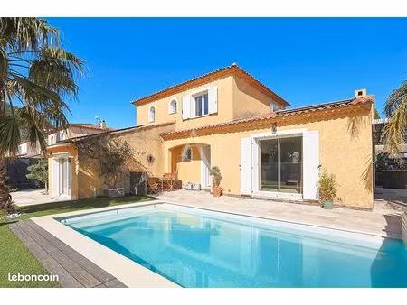 villa 5 pièces 133 m²