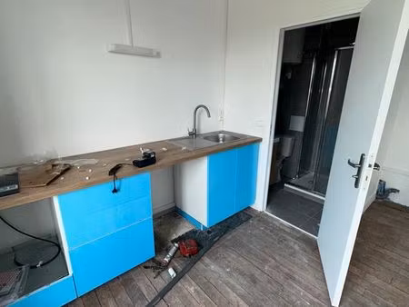 à louer  studio 13m2  542cc