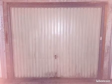 parking box sécurisé 12m2 aulnay-sous-bois