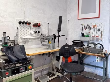 location atelier maroquinerie (avec outils)