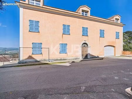 maison 8 pièces 460 m²