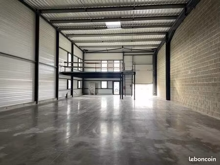 local de stockage 320m2