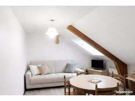 t2 meublé 22 m²  au 2ème et dernier étage (sans ascenseur)