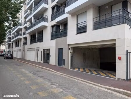 parking rueil plaine gare