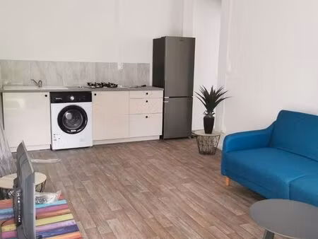 t2 meublé moderne avec 1 chambre climatisée 1 terrasse privative et accès piscine