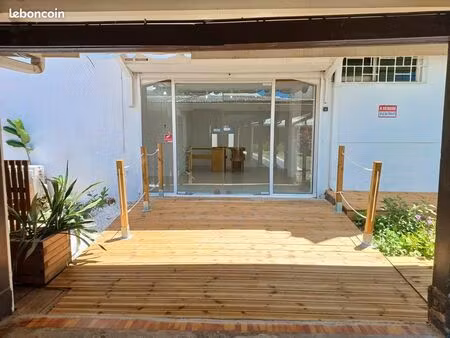 murs d'une boutique trois ilets la marina