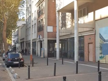 box fermé / metro carrefour pleyel saint-denis