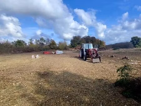 terrain constructible et viabilisé 1 7 hectares