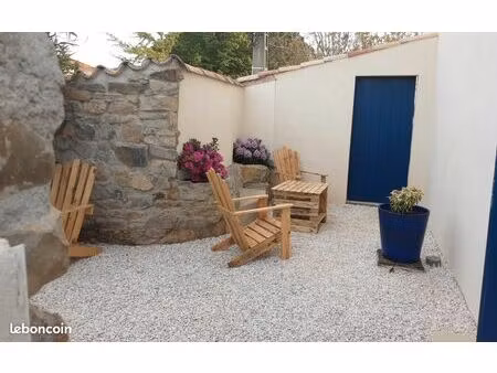 studio lumineux disponible pour quelques mois