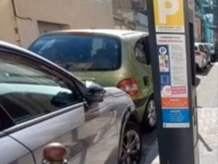 location parking voie publique jaune