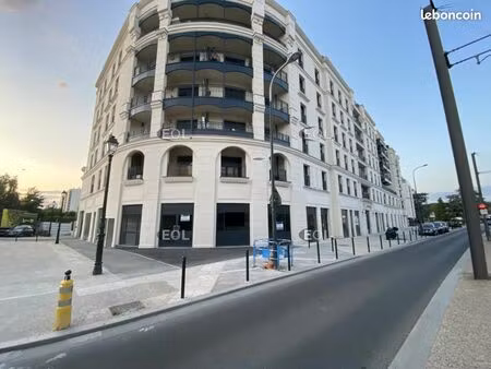 local commercial 122 m²