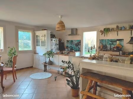 grande maison 215m2 et dépendances sur 2 hectares