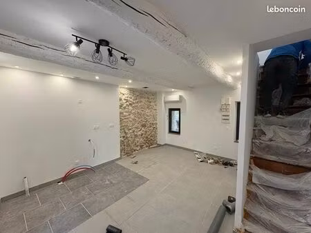 maison de village   une chambre