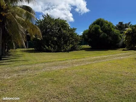 terrain 813 m² saint-françois