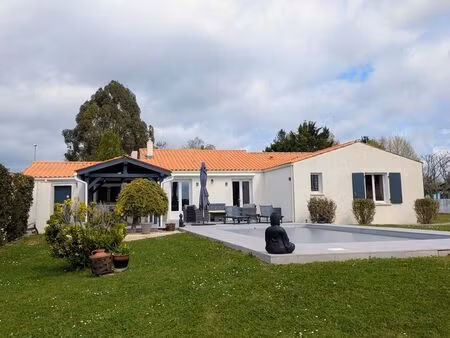 maison plain-pied 134 m² + piscine – 3 chambres – thénac (proche saintes)