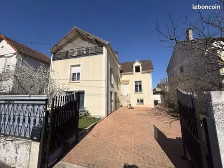 maison 10 pièces 202 m²