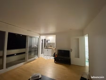 superbe studio meublé avec balcon – vue la défense – parking inclus